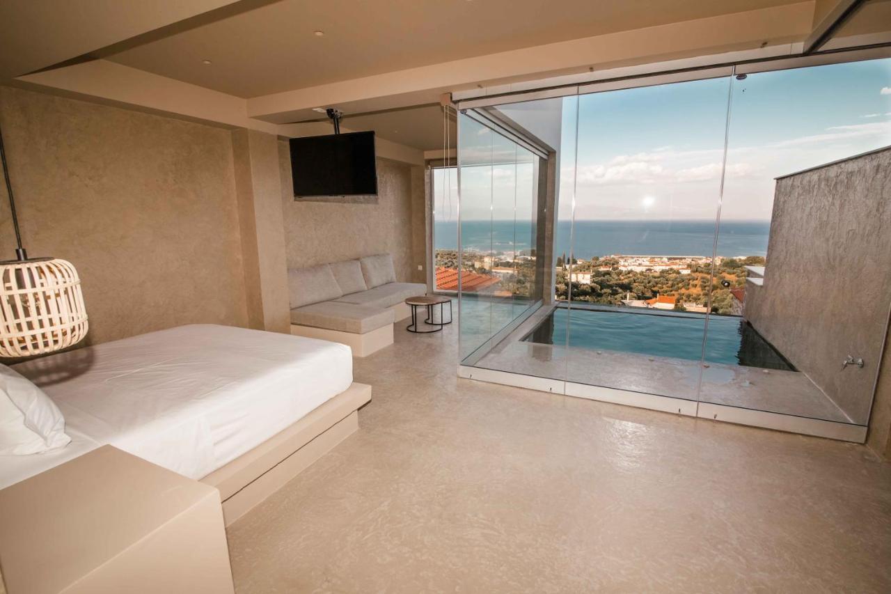 Mani Luxury Suites And Studios In Gytheio With Private Pools 外观 照片