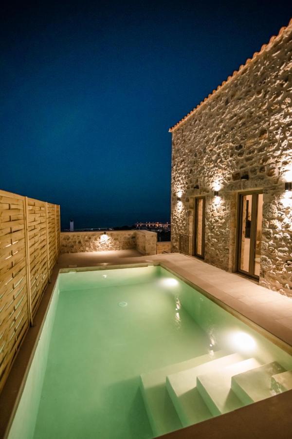 Mani Luxury Suites And Studios In Gytheio With Private Pools 外观 照片