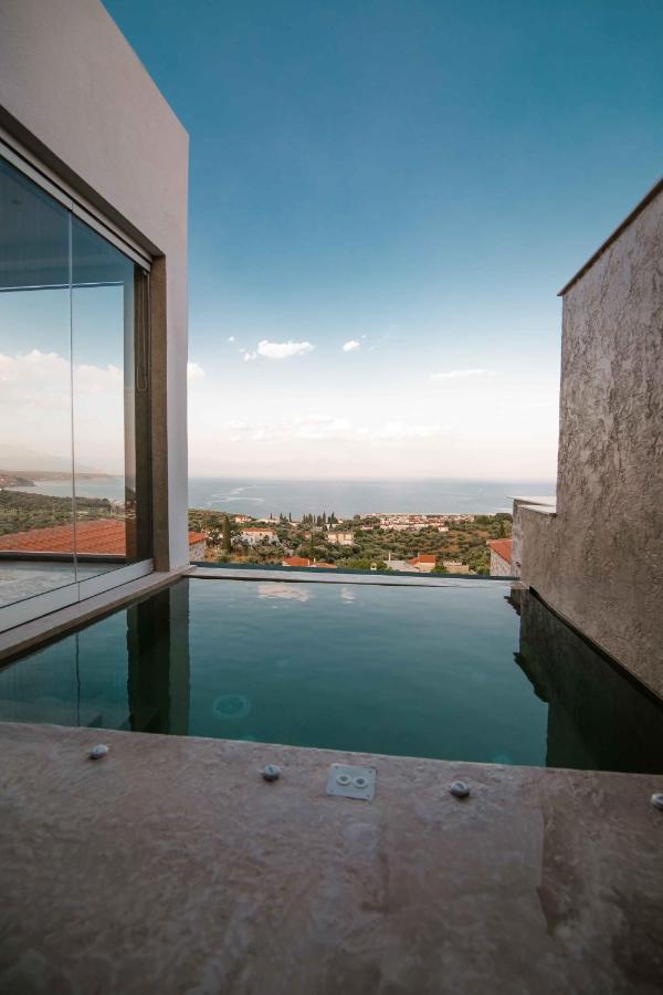 Mani Luxury Suites And Studios In Gytheio With Private Pools 外观 照片