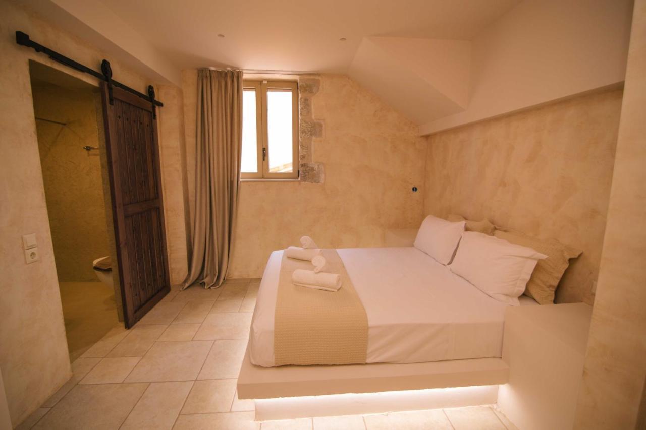 Mani Luxury Suites And Studios In Gytheio With Private Pools 外观 照片