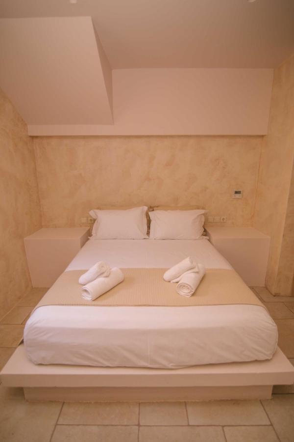 Mani Luxury Suites And Studios In Gytheio With Private Pools 外观 照片