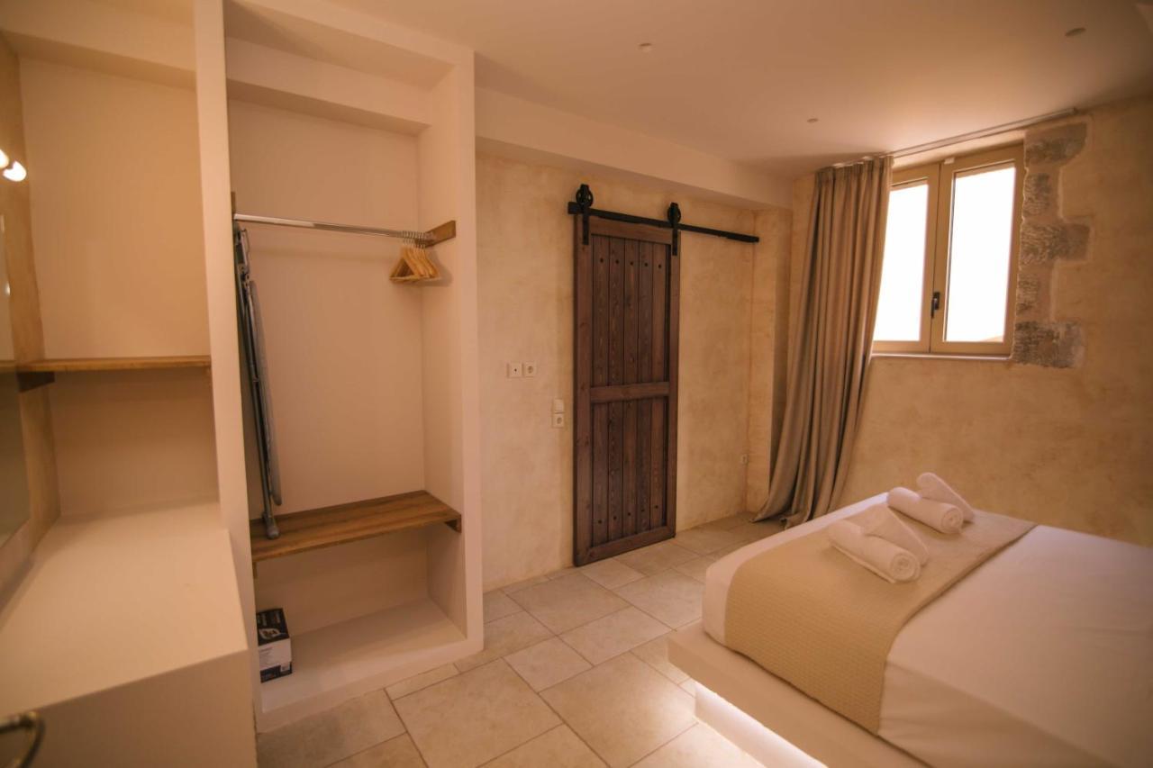 Mani Luxury Suites And Studios In Gytheio With Private Pools 外观 照片