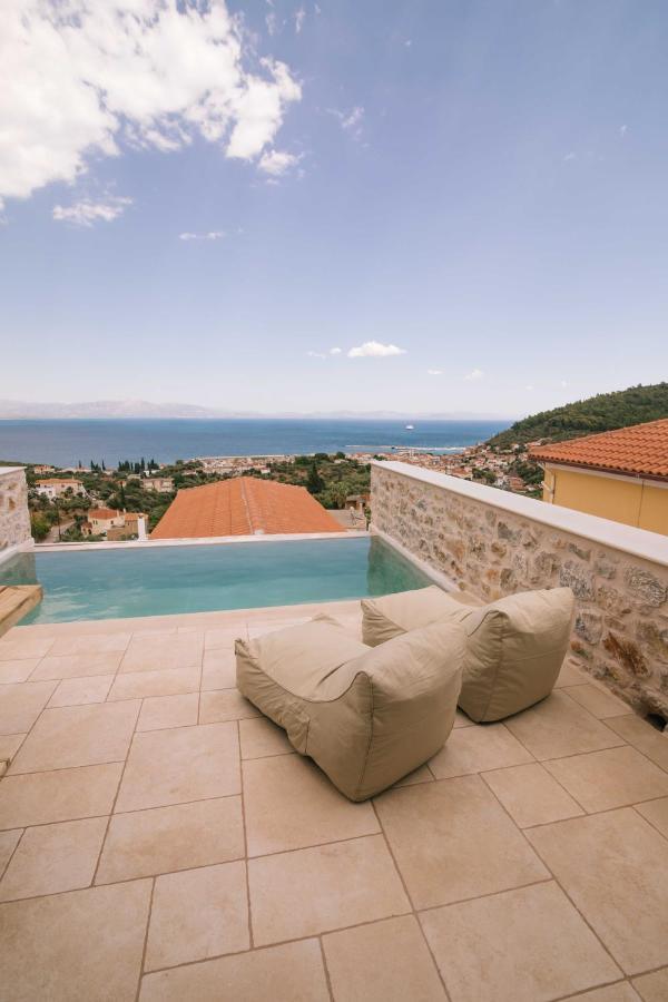 Mani Luxury Suites And Studios In Gytheio With Private Pools 外观 照片