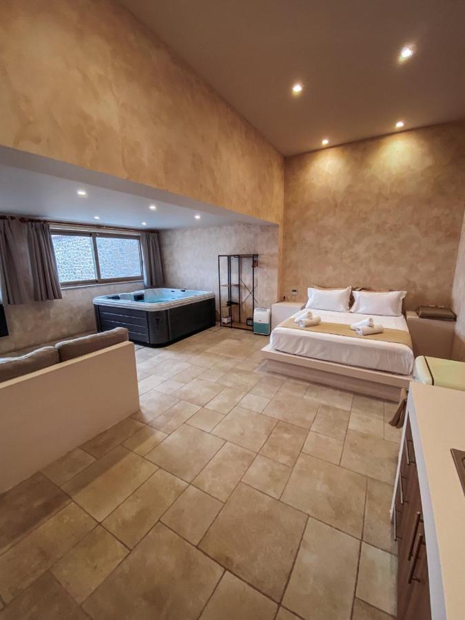 Mani Luxury Suites And Studios In Gytheio With Private Pools 外观 照片