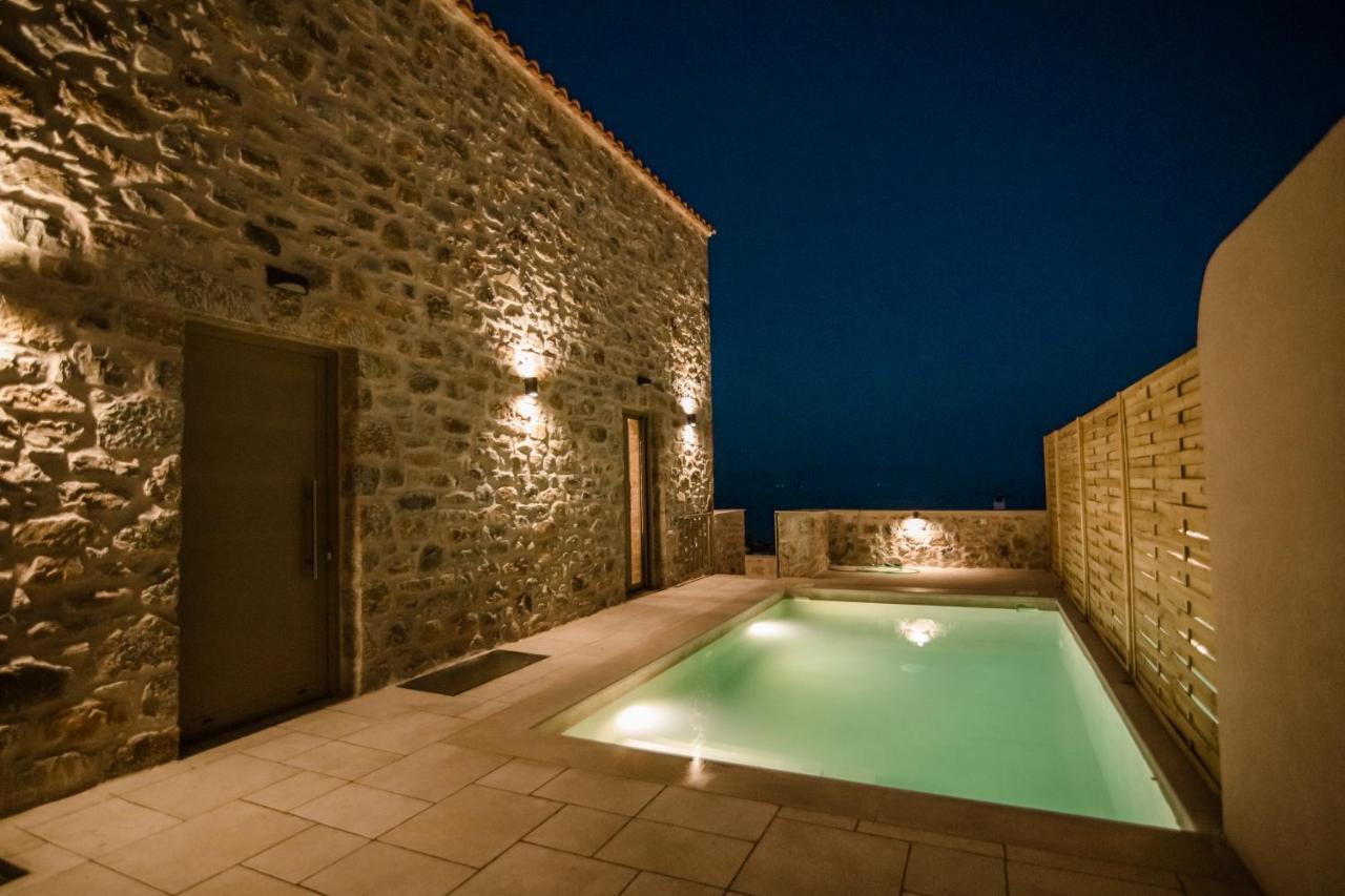 Mani Luxury Suites And Studios In Gytheio With Private Pools 外观 照片