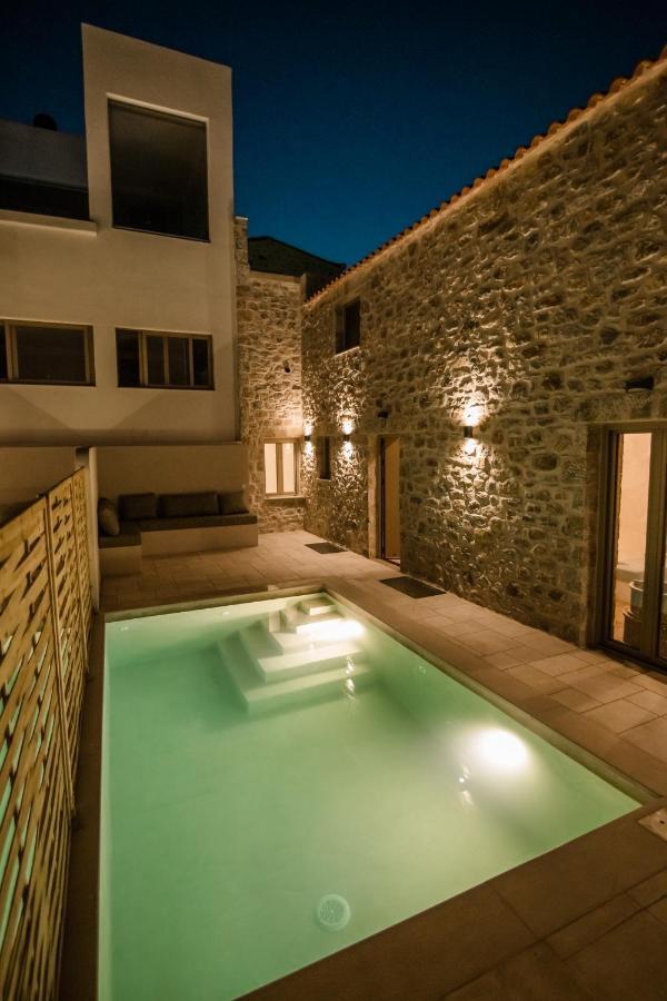 Mani Luxury Suites And Studios In Gytheio With Private Pools 外观 照片