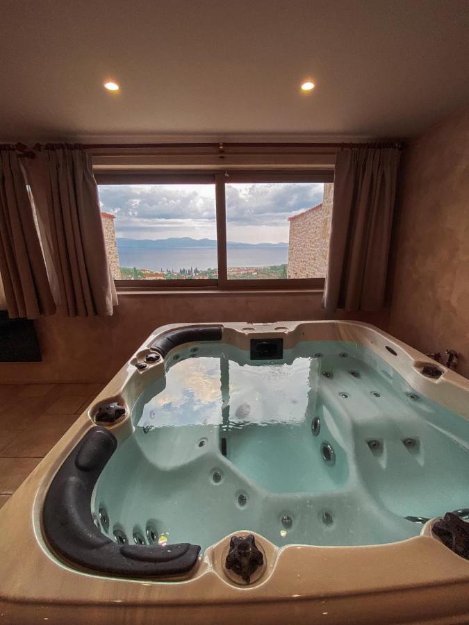 Mani Luxury Suites And Studios In Gytheio With Private Pools 外观 照片
