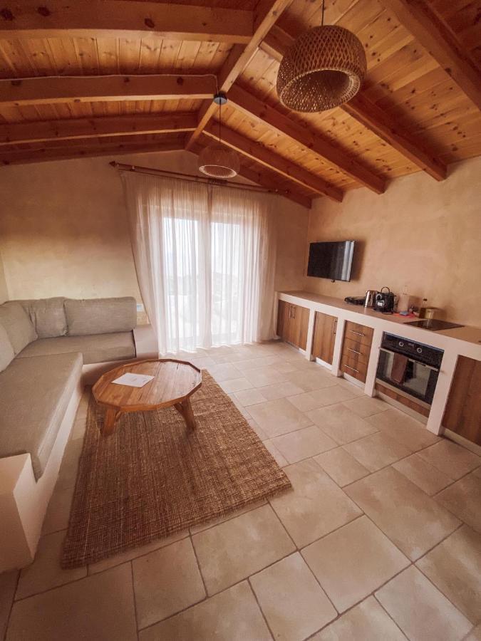 Mani Luxury Suites And Studios In Gytheio With Private Pools 外观 照片