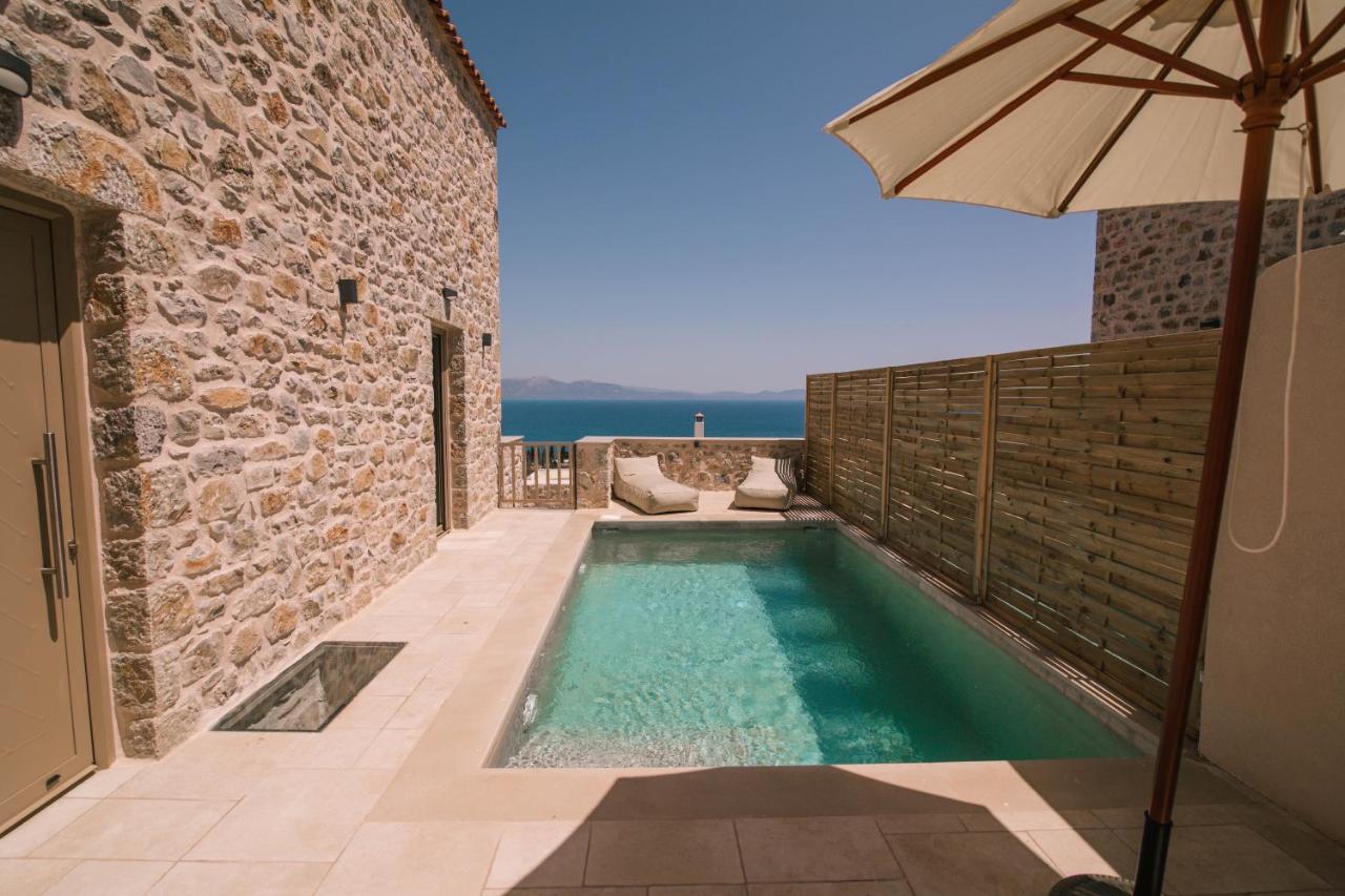 Mani Luxury Suites And Studios In Gytheio With Private Pools 外观 照片