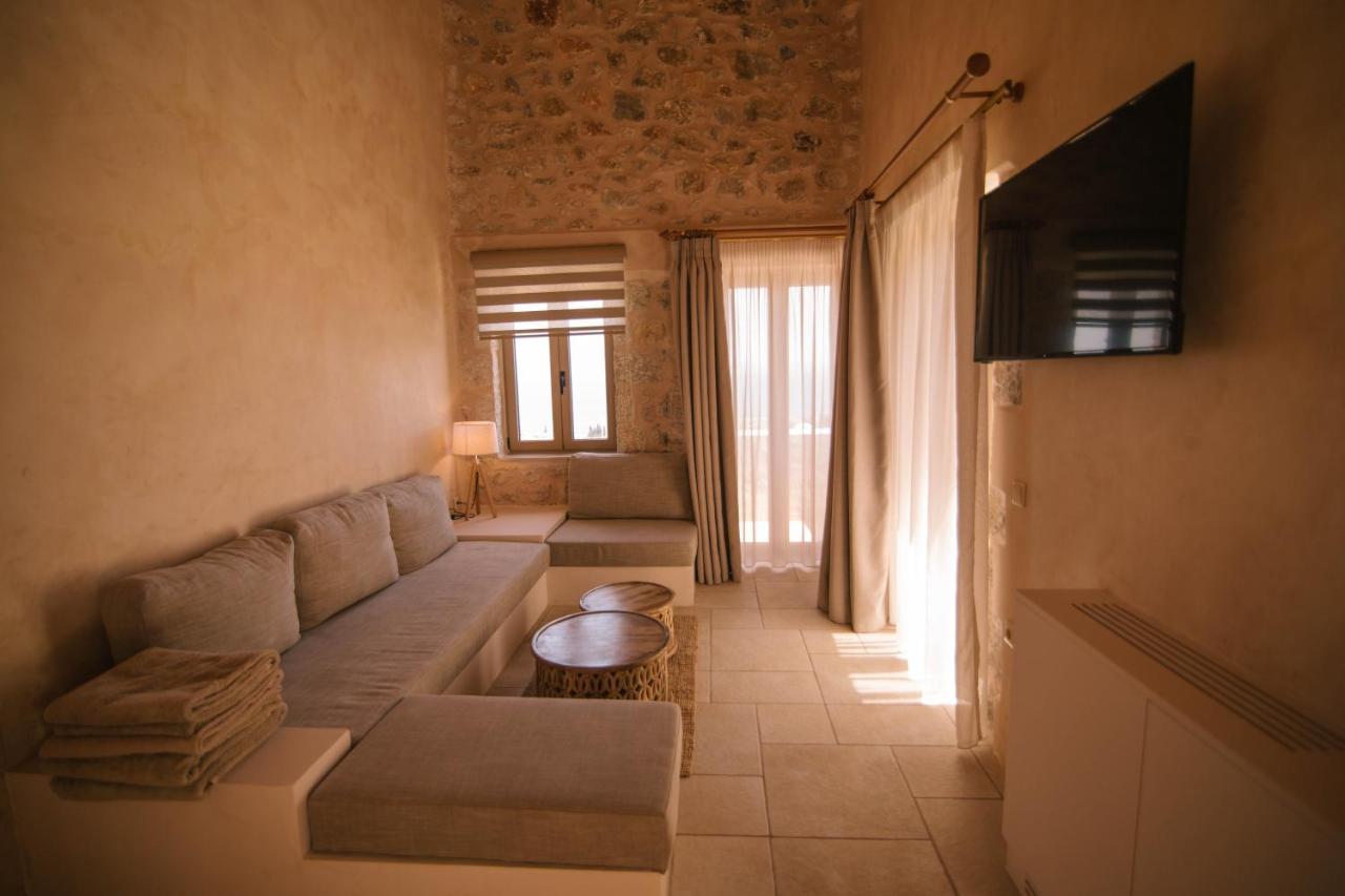Mani Luxury Suites And Studios In Gytheio With Private Pools 外观 照片