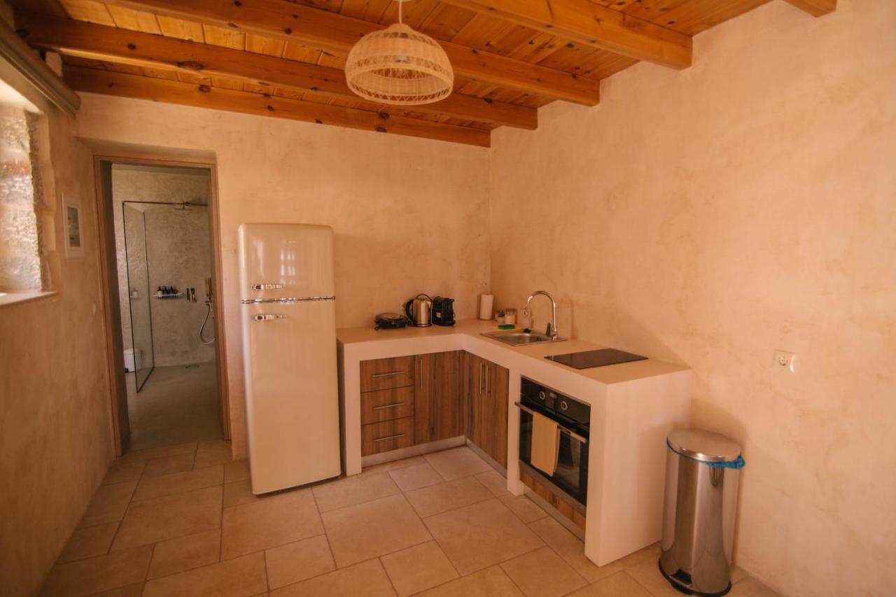 Mani Luxury Suites And Studios In Gytheio With Private Pools 外观 照片