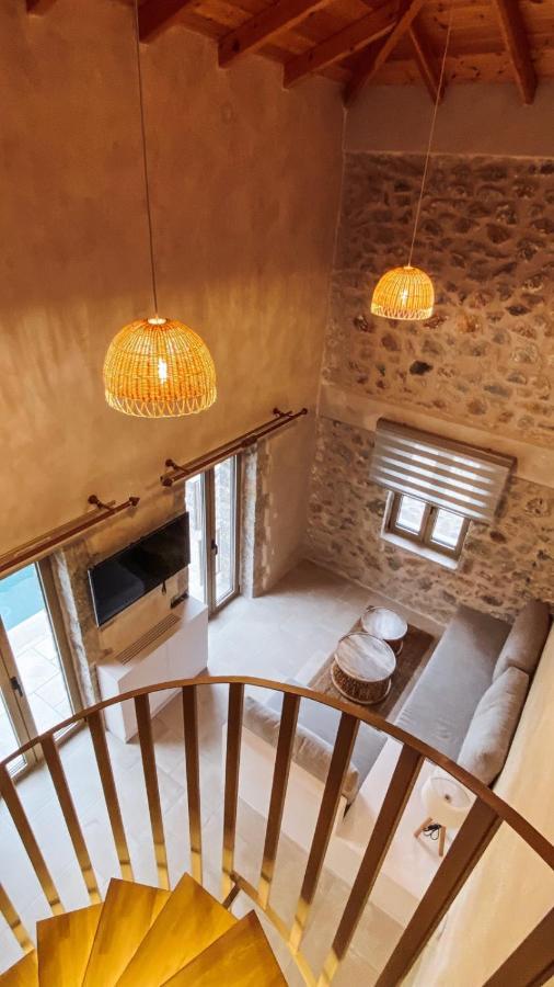 Mani Luxury Suites And Studios In Gytheio With Private Pools 外观 照片