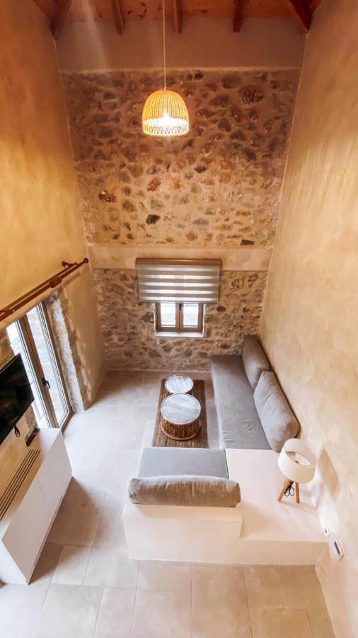 Mani Luxury Suites And Studios In Gytheio With Private Pools 外观 照片