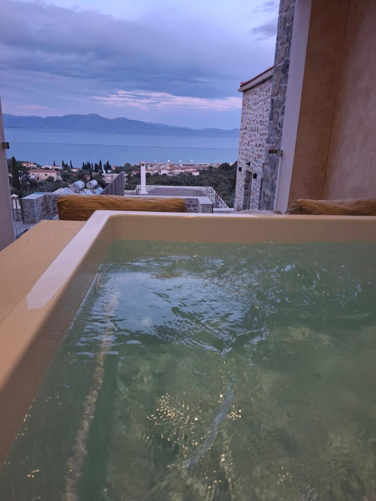 Mani Luxury Suites And Studios In Gytheio With Private Pools 外观 照片