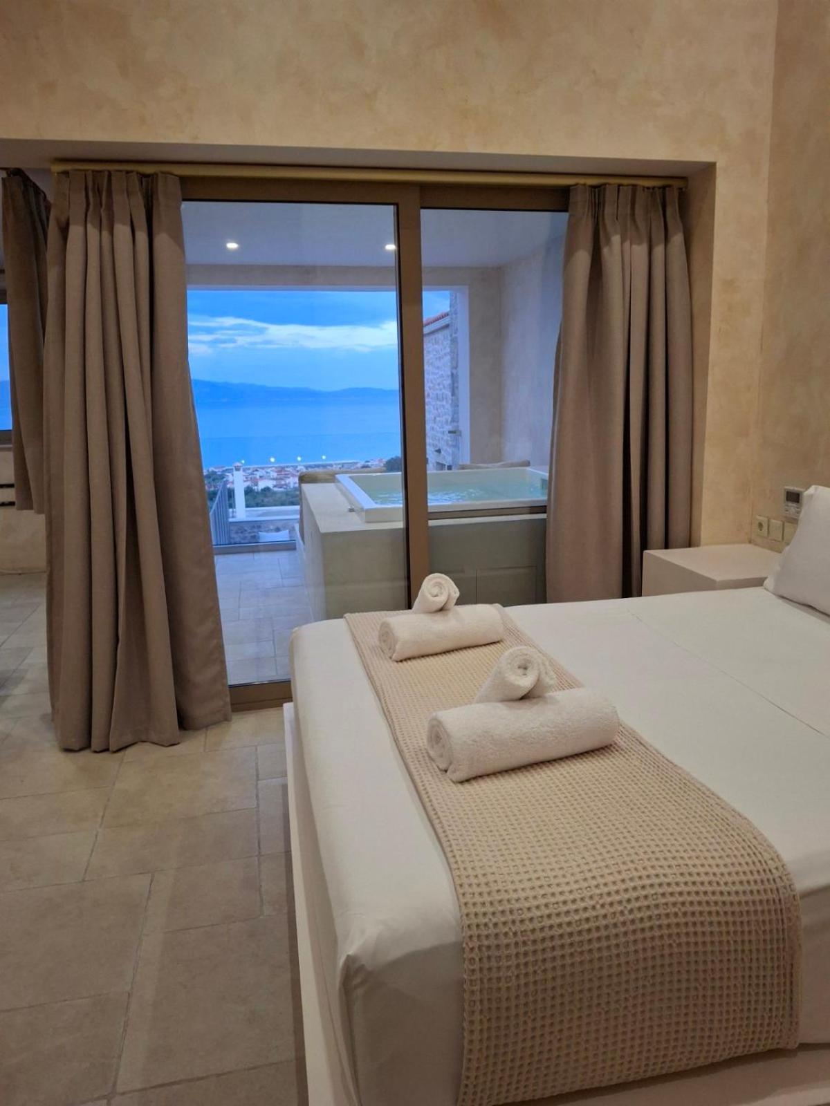 Mani Luxury Suites And Studios In Gytheio With Private Pools 外观 照片