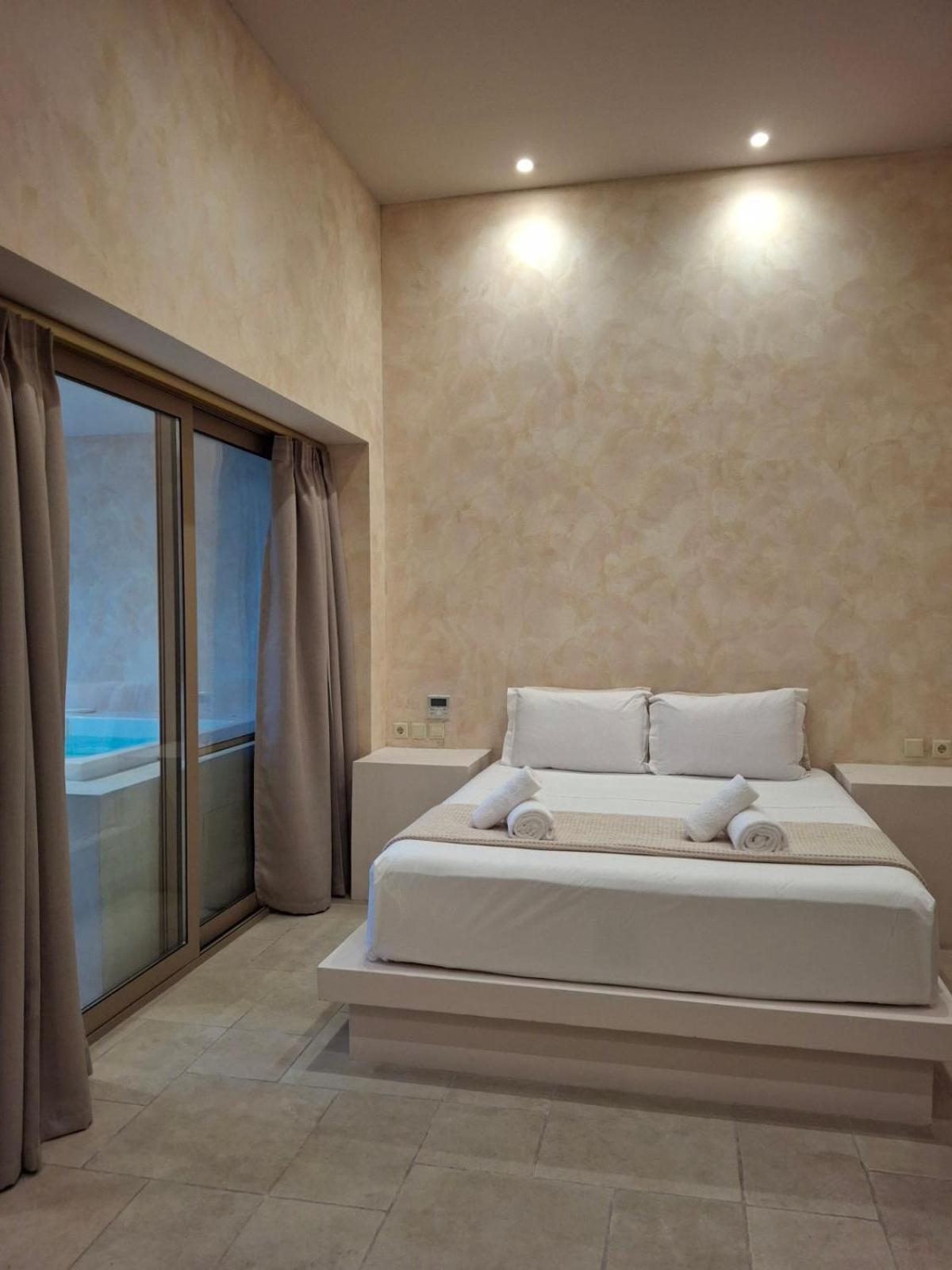 Mani Luxury Suites And Studios In Gytheio With Private Pools 外观 照片
